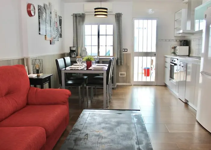 Coqueta Casita Cerca A La Playa Vakantiehuis Nerja